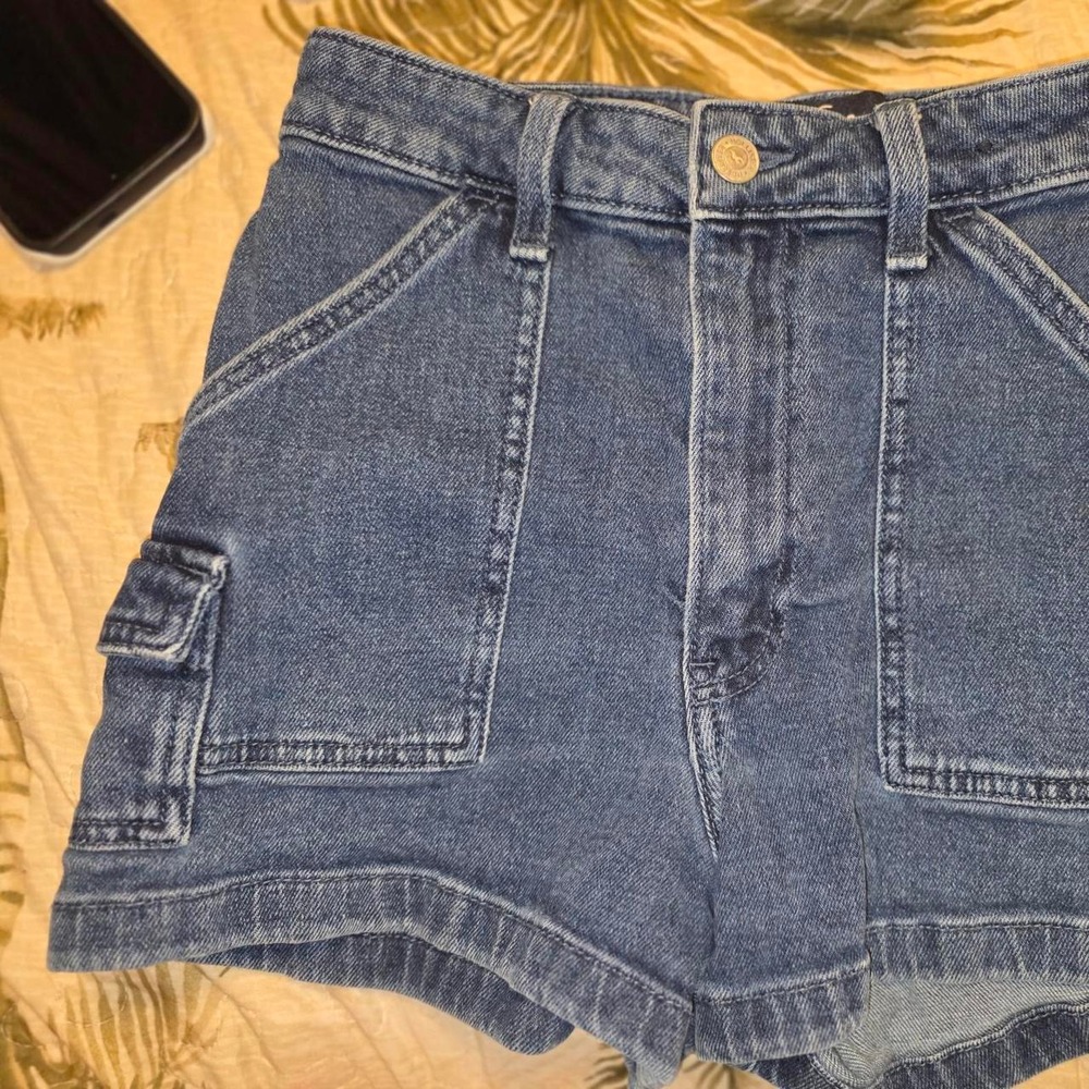 Hollister Co Ultra High Rise Blue Denim Cargo Shorts Size 3 Womens Utility